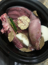 Cargar imagen en el visor de la galería, 1/2 kg de Barbacoa de Lengua y Brisket
