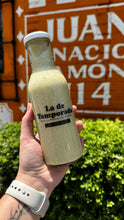 Cargar imagen en el visor de la galería, Vinagreta de pepitas con miel y un toque de habanero.
