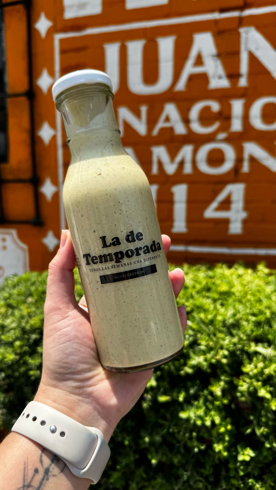 Vinagreta de pepitas con miel y un toque de habanero.
